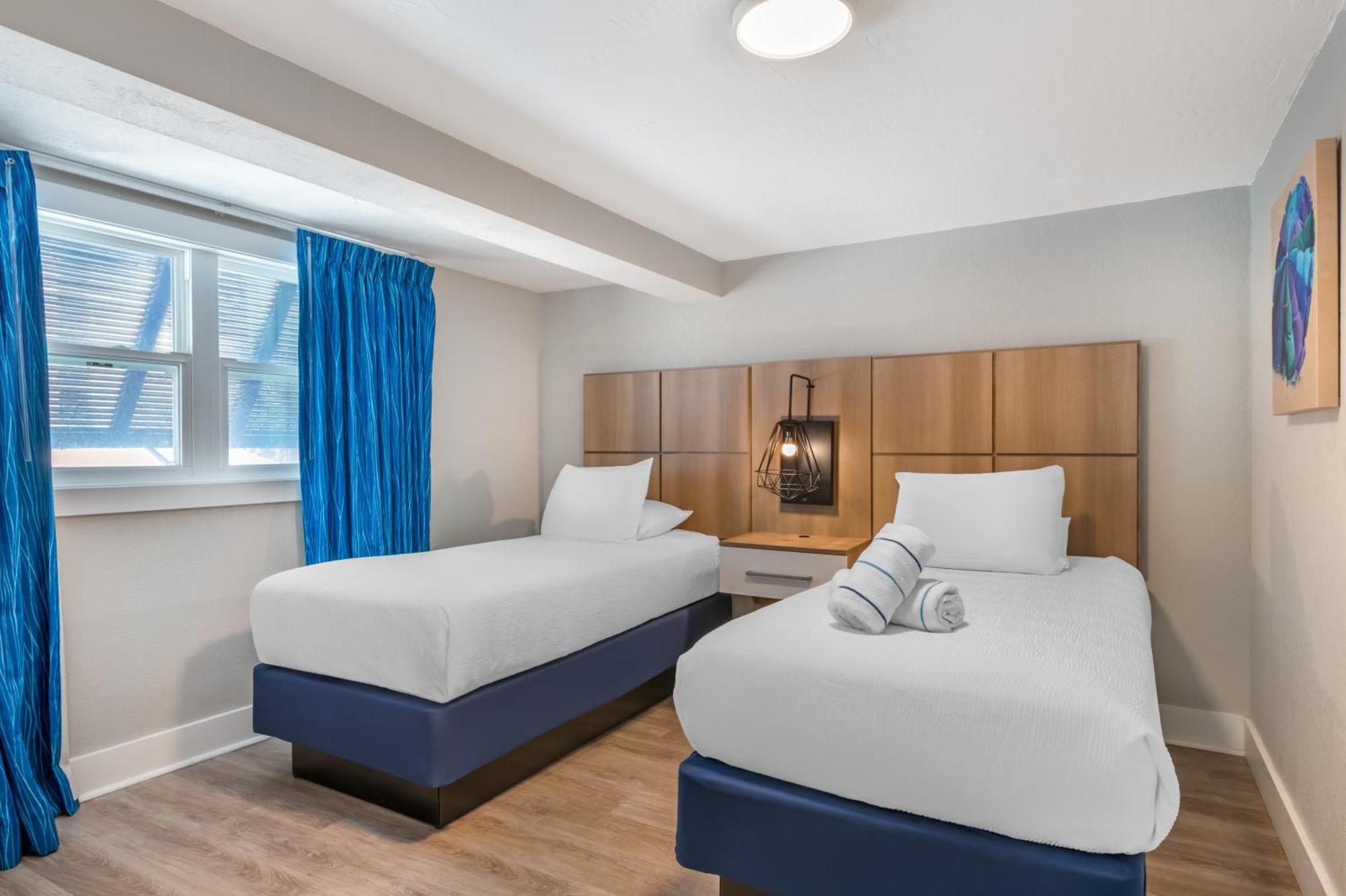 2 Bedrooms, King and Two Twins